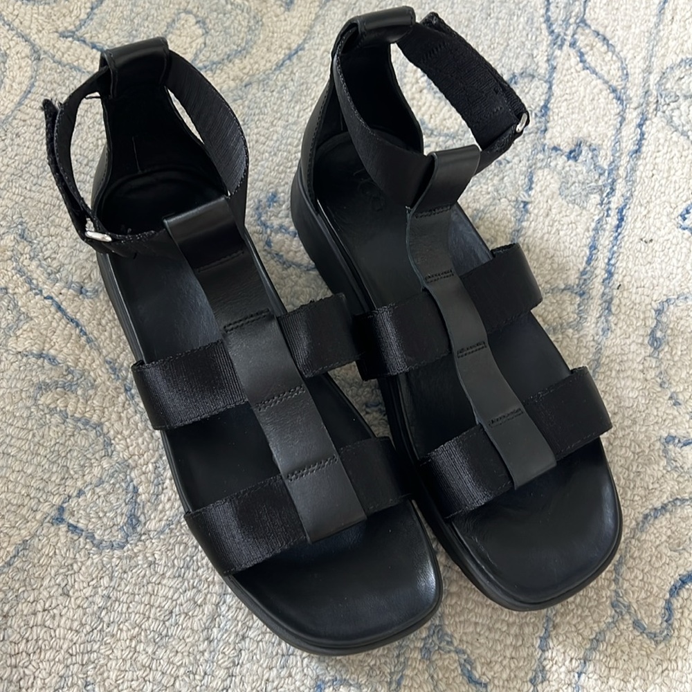 UGG gladiator sandals leather black 8.5 - Picture 2 of 5